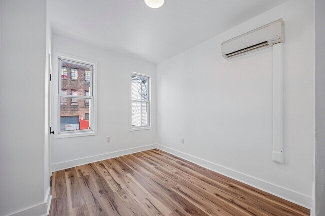 Building Photo - 3BR/1BA Home | North Philly