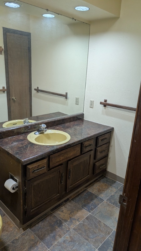 Building Photo - 2201 Romig Pl