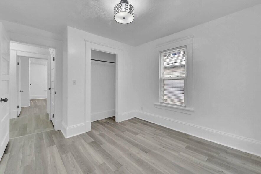 Building Photo - 1423 E 111th St