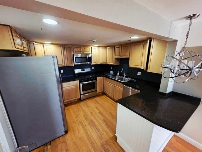 Building Photo - 37 Harvard St