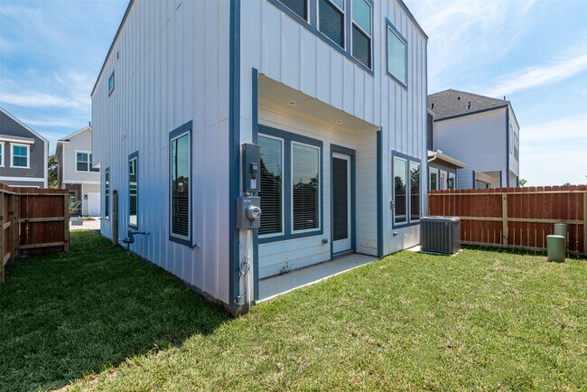 Building Photo - 8475 Berry Brush Ln