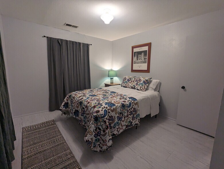 Building Photo - 10225 Propps St NE