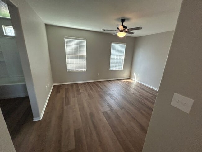 Building Photo - Newly remodeled 3 bedroom 2.5 bathroom in ...