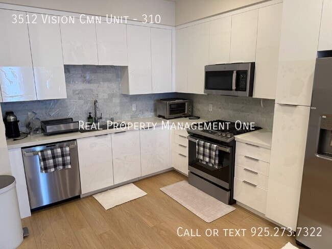 Building Photo - 3512 Vision Cmn
