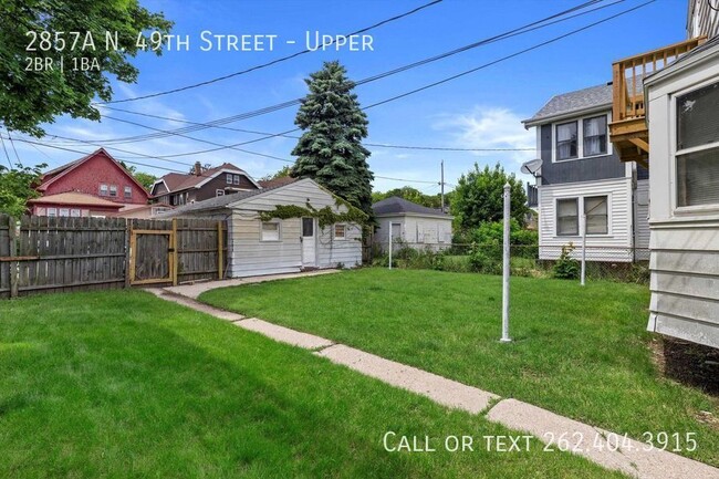 Building Photo - Two bedroom upper duplex in great Milwauke...