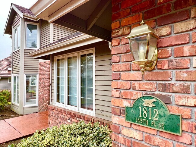 Building Photo - Golf Course Home in Mill Creek!