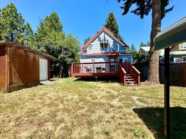 Building Photo - Charming Two-Story Home on Dead-End Road