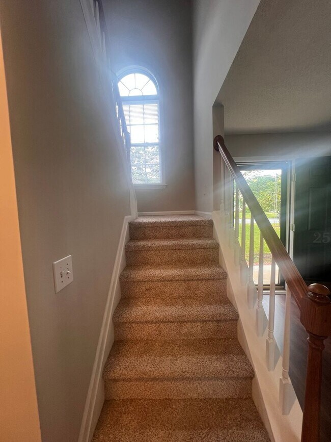 Building Photo - Charming 3-Bedroom Home with Endless Poten...