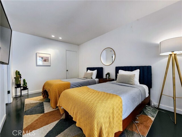 Building Photo - 2499 S Palm Canyon Dr
