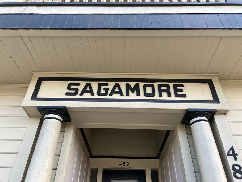 Building Photo - 485 40th St