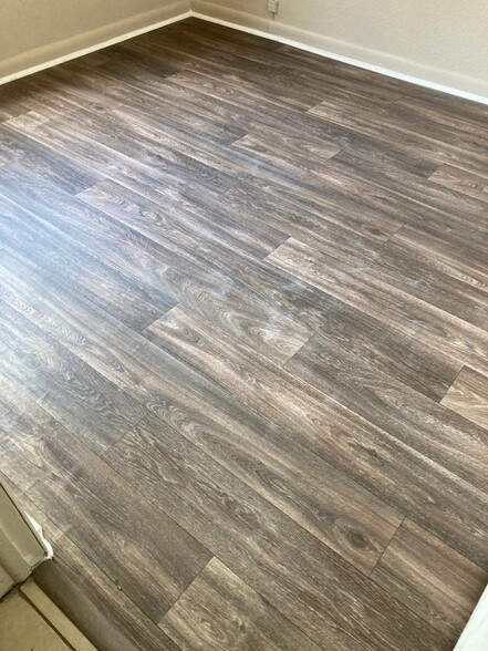 Room 1 Flooring - 1016 E Seward St