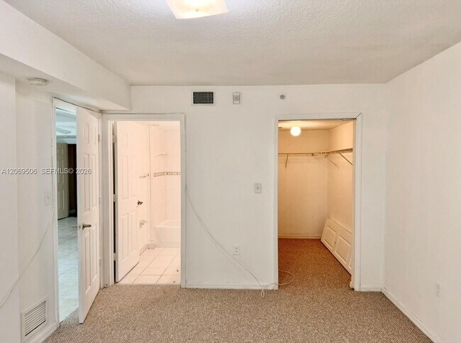 Building Photo - 2415 NW 16th St Rd