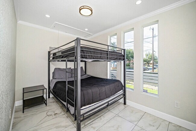 Building Photo - 219 Utah St