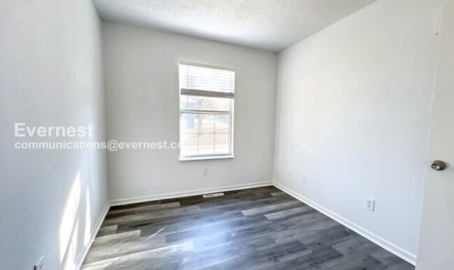 Building Photo - 1021 SE Steeple Dr