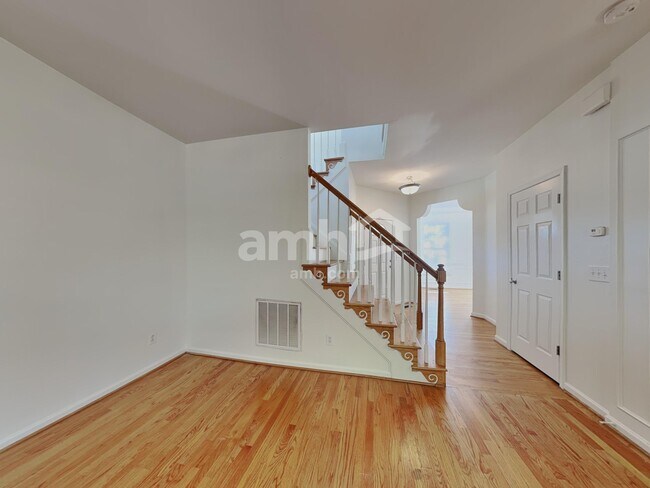 Building Photo - 905 Alba Rose Ln