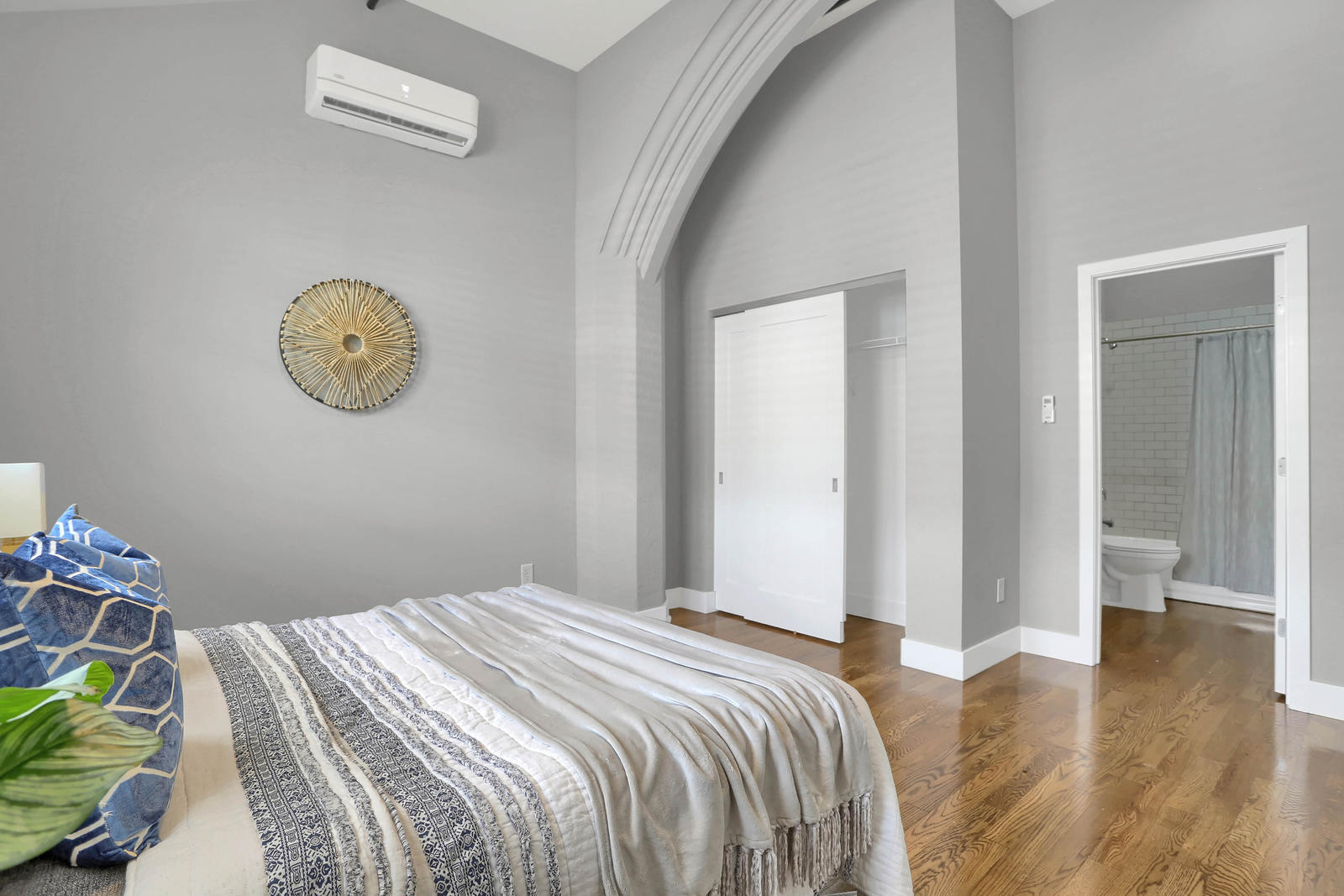 Building Photo - 5339 Nottingham Ave