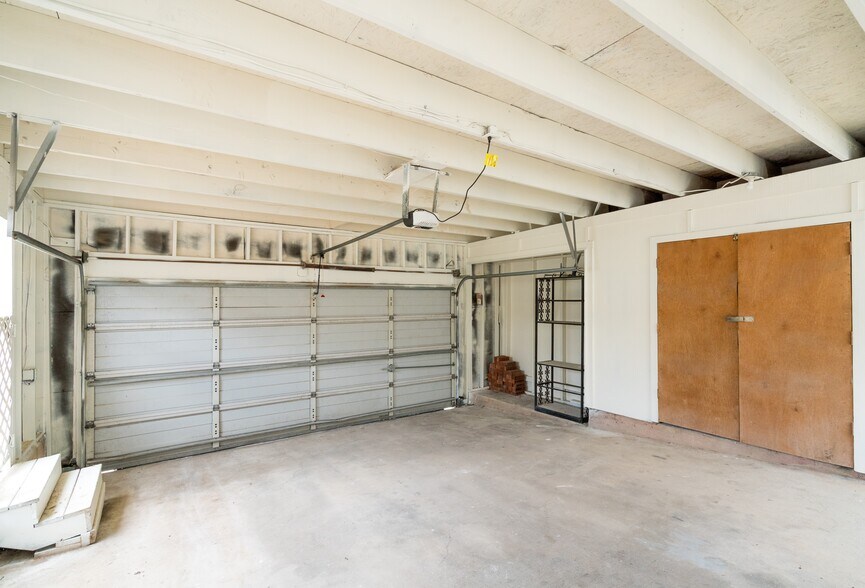 Building Photo - 731 Garden Meadow Dr