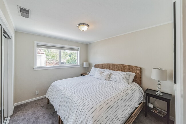 Building Photo - 1227 Sherman St