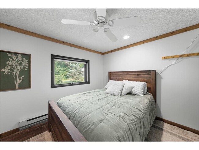 Building Photo - 2180 Island Dr