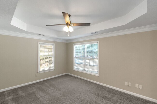 Building Photo - Charming 3BR/2BA Ranch Home with Spacious Backyard & Deck!