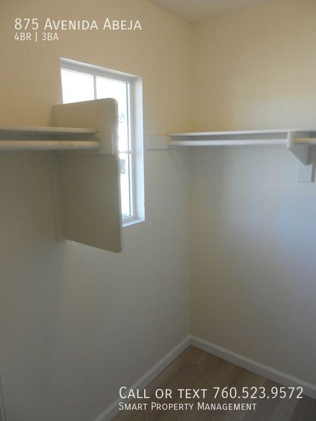 Building Photo - 875 Avenida Abeja