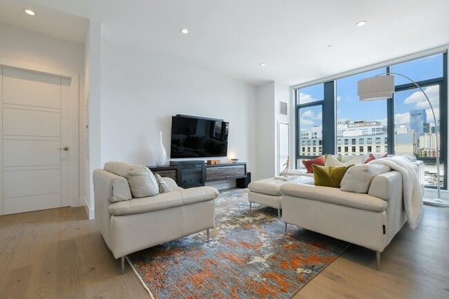 Building Photo - 40 Traveler St