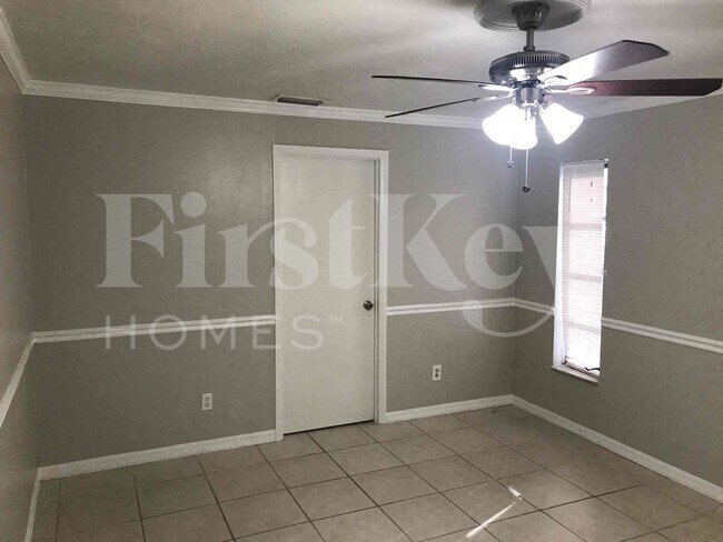 Building Photo - 241 SW 32nd Terrace