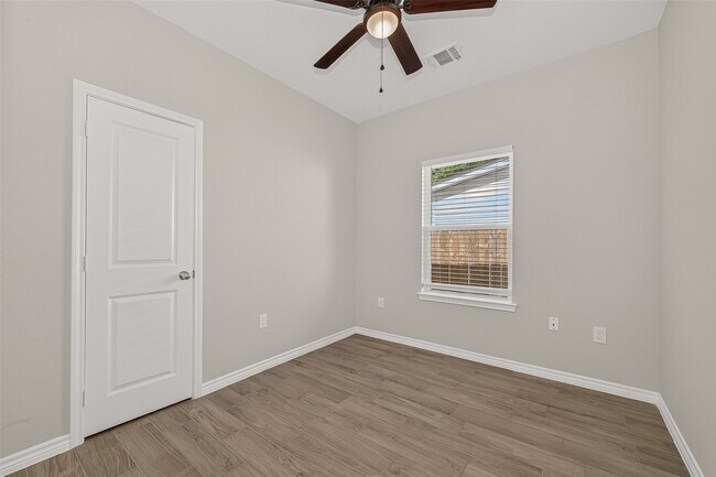 Building Photo - 352 Westchase St