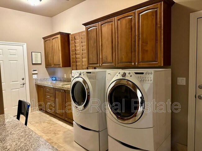 Building Photo - 5711 W Linda Ln