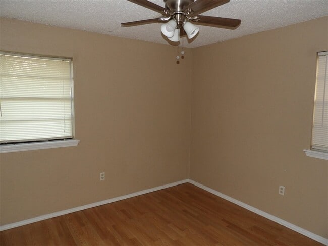 Building Photo - 6407 SW Brookline Ave