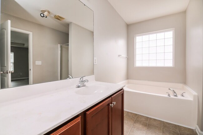 Building Photo - 807 Ballast Dr