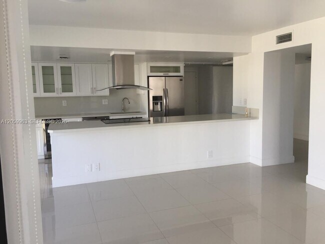 Building Photo - 1111 Crandon Blvd