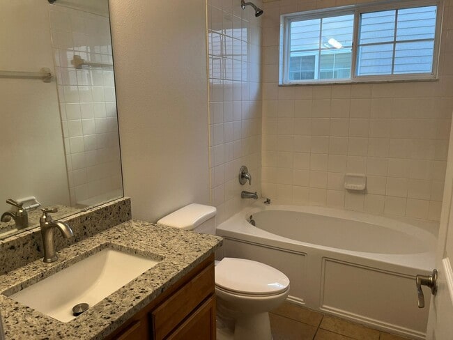 Building Photo - 3/2.5 Townhouse in Downtown Kissimmee
