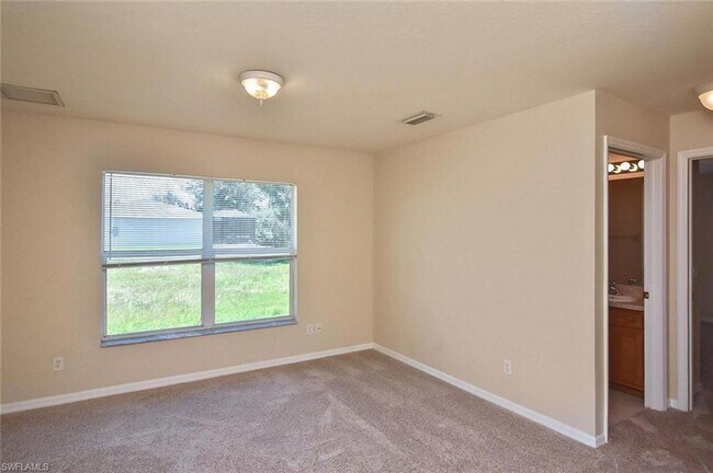 Building Photo - 1815 NW 24th Ave