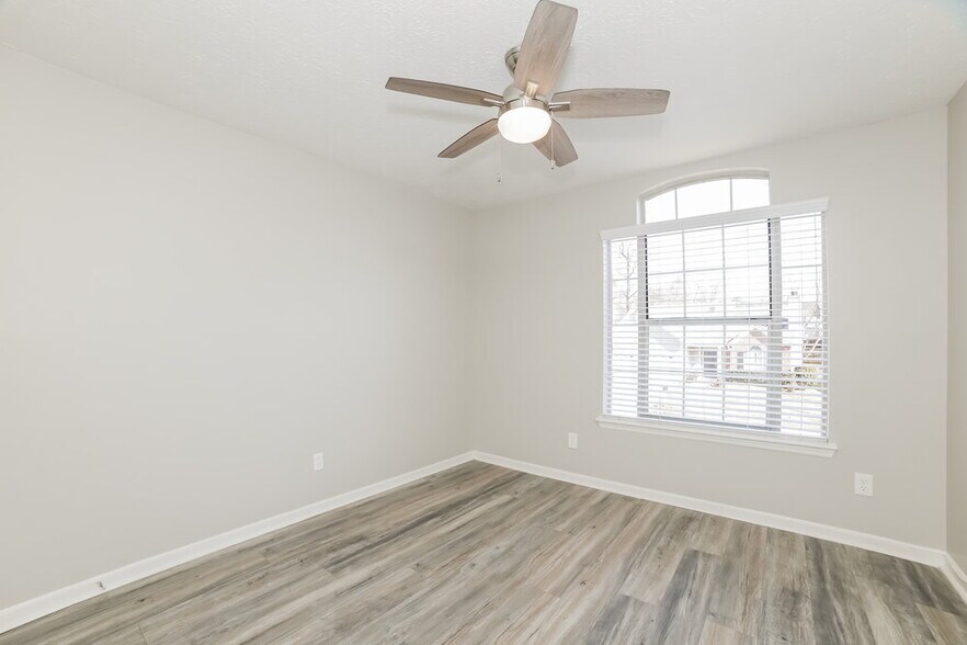 Building Photo - 3729 Riverside Pkwy