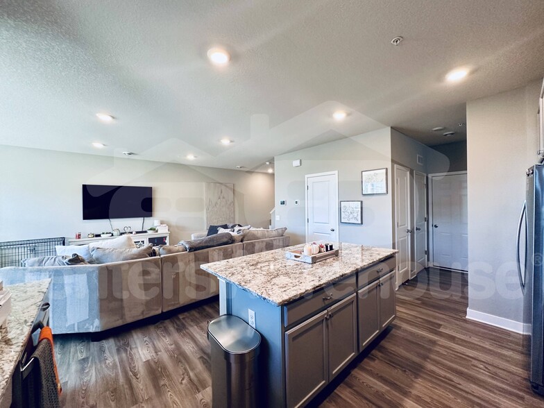 Building Photo - 8807 Granite Cir