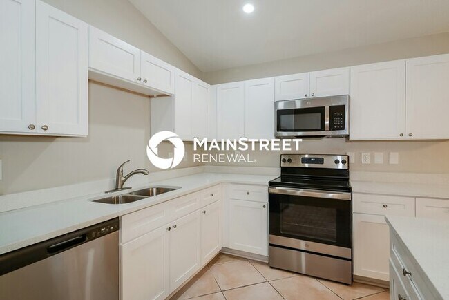 Building Photo - 3 Bedroom Pet-Friendly Home in SARASOTA, FL with Main Street Renewal