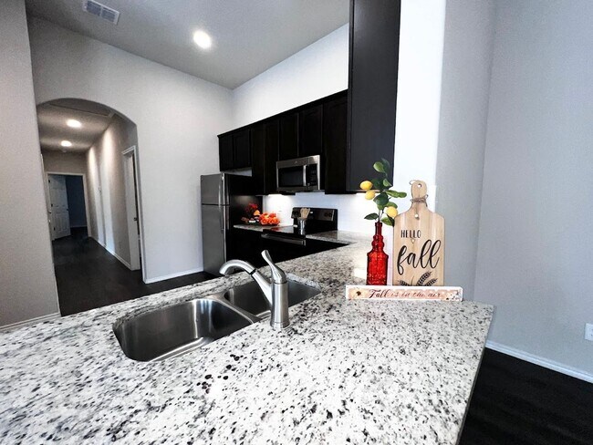 Building Photo - Luxury Duplex | 3 Bed/2 Bath | 1-Story | Covered Deck | Near Randolph AFB & Ft Sam