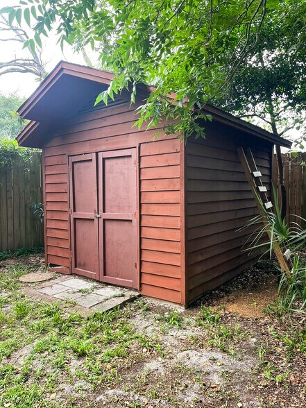 Building Photo - 137 Porter Dr
