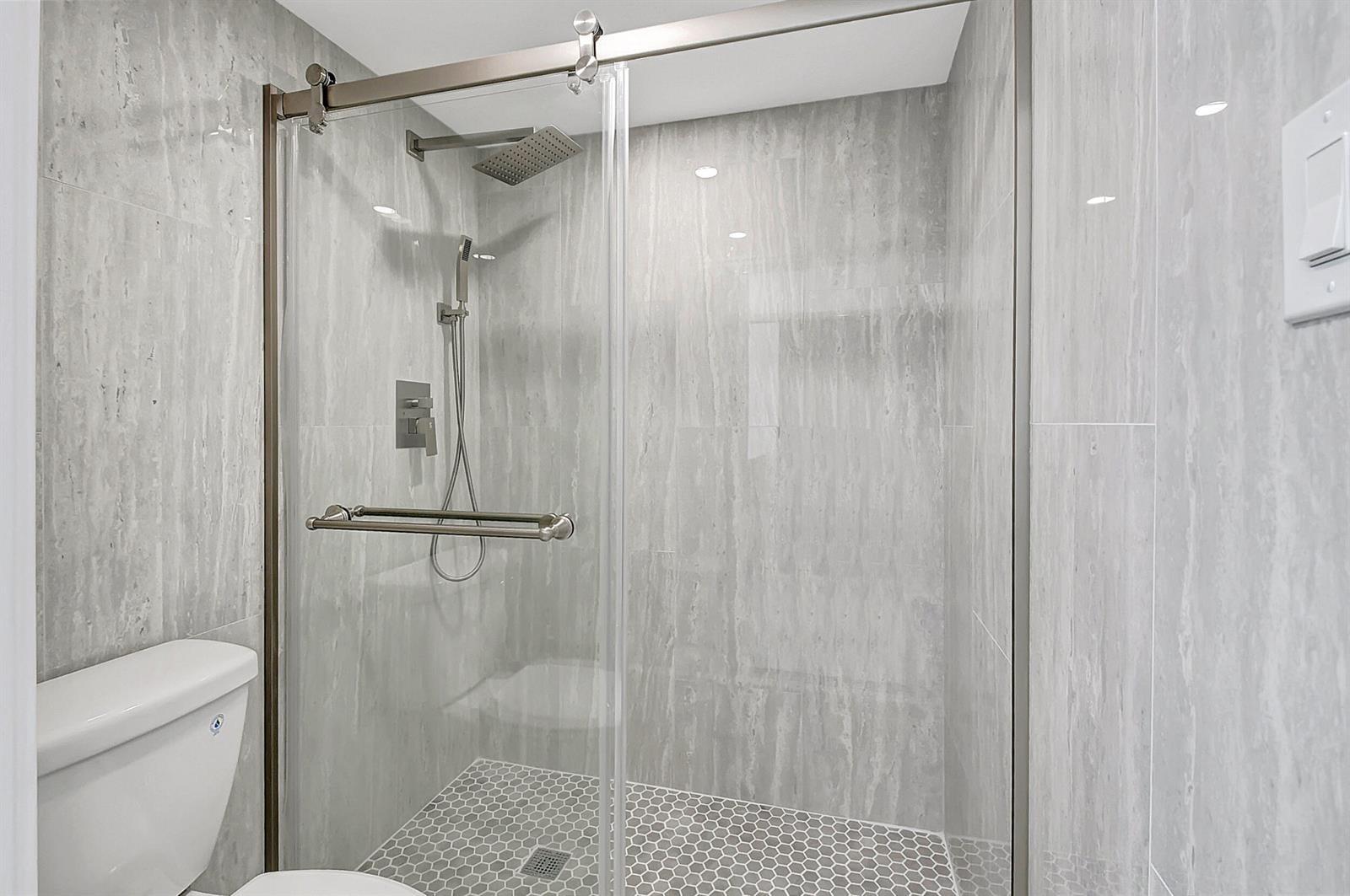 Building Photo - 5550 Witney Dr