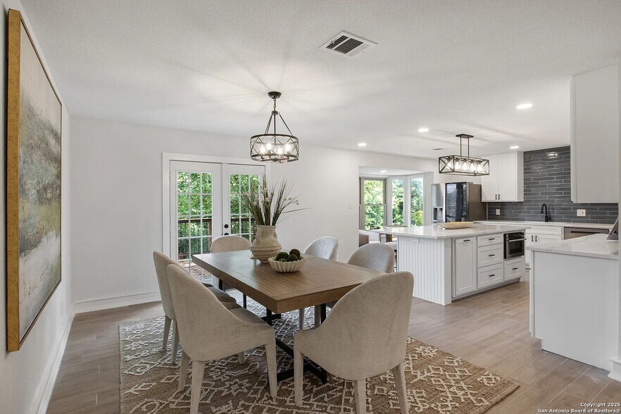 Building Photo - 123 E Brandon