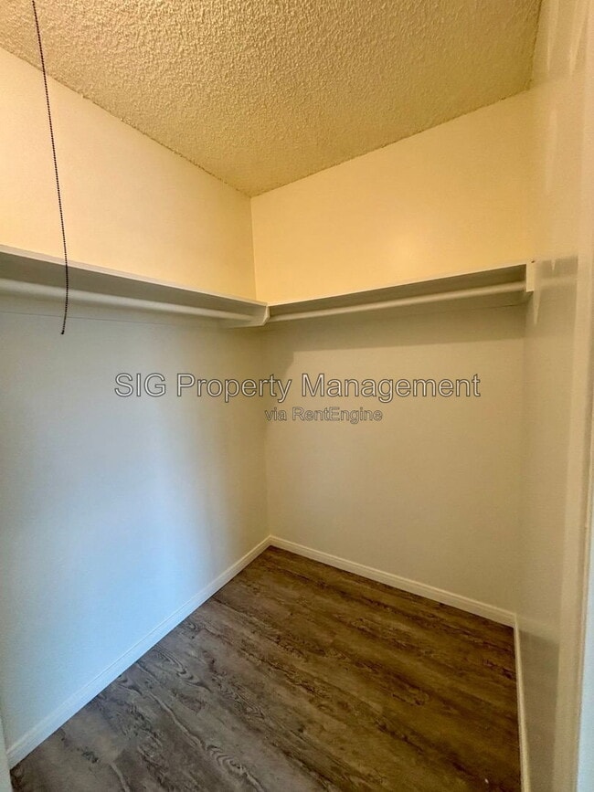 Building Photo - 1126 E Doran St