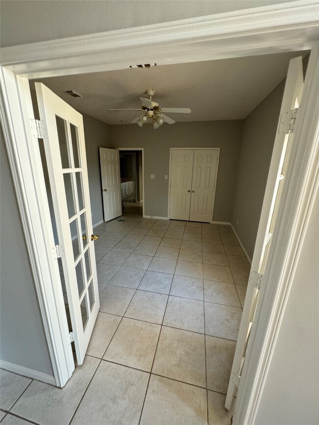 Building Photo - 14024 Shoreline Dr