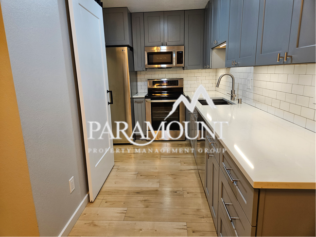 Building Photo - *Price Drop* Serene and Modern 1 Bedroom + Loft Condo in Bremerton!