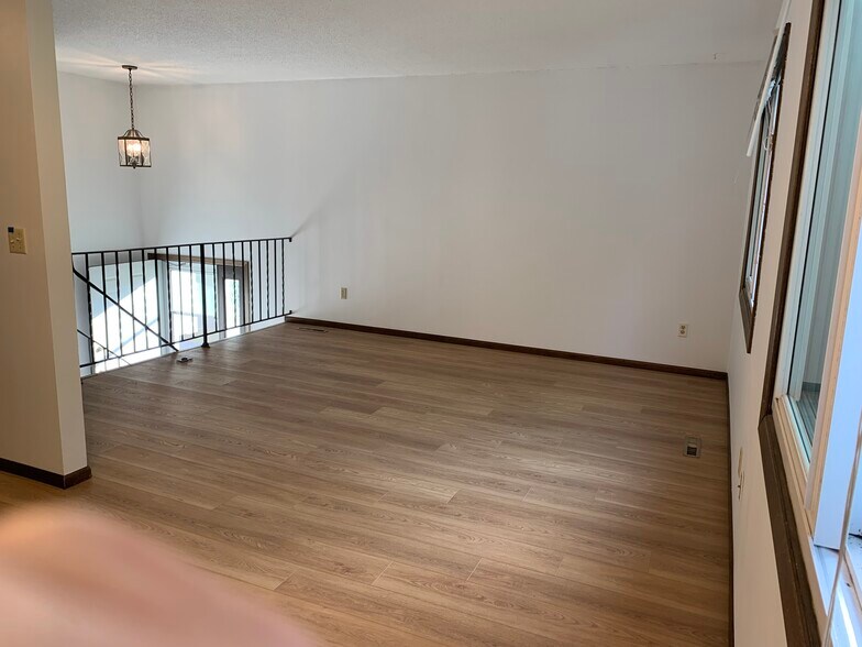 Building Photo - 11101 Vessey Cir