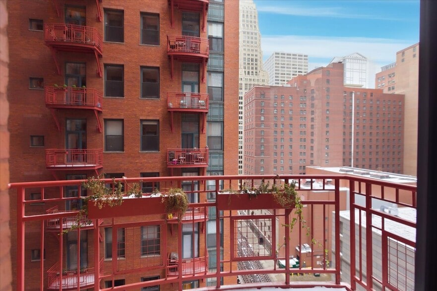 Building Photo - 208 W Washington St