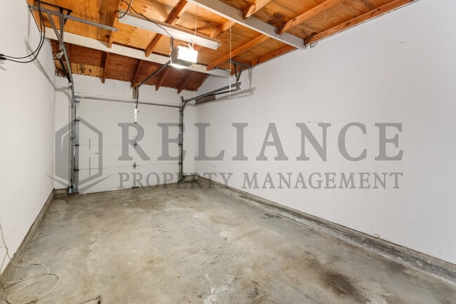 Building Photo - 2532 N Amidon Ave
