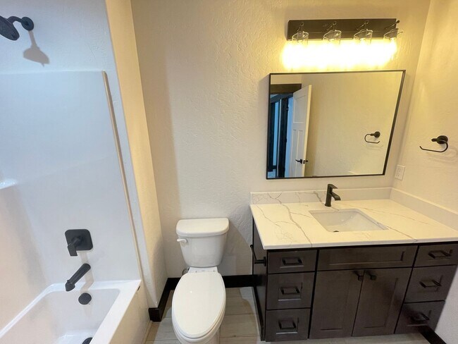 Building Photo - Brand New Hayden Townhome