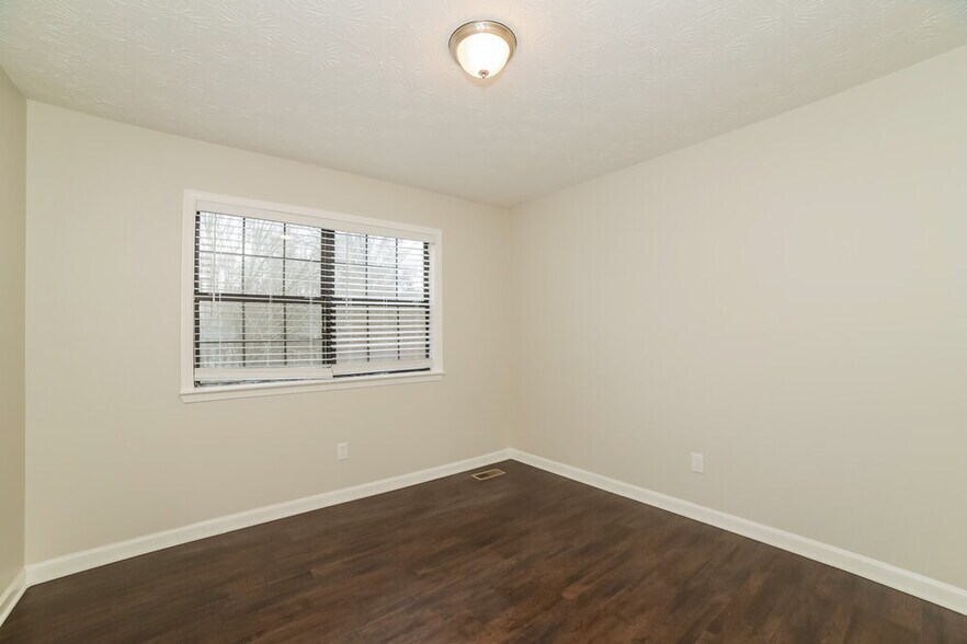 Building Photo - 1620 Olde Spring Trail