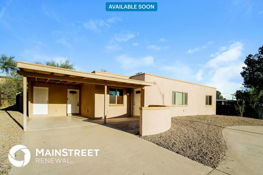 Primary Photo - 6440 N Ave Pina